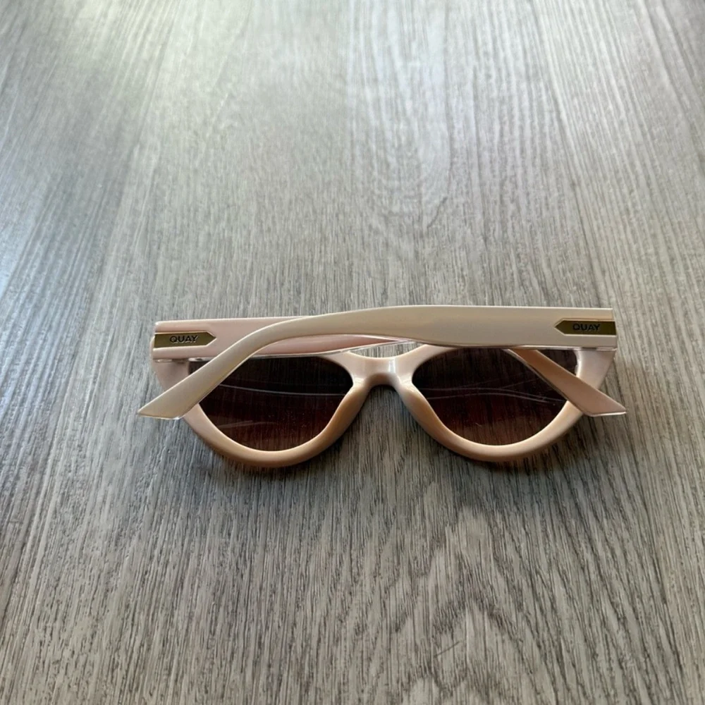 Quay Australia Cat-Eye Sunglasses cream with rose gold details - Picture 2 of 3
